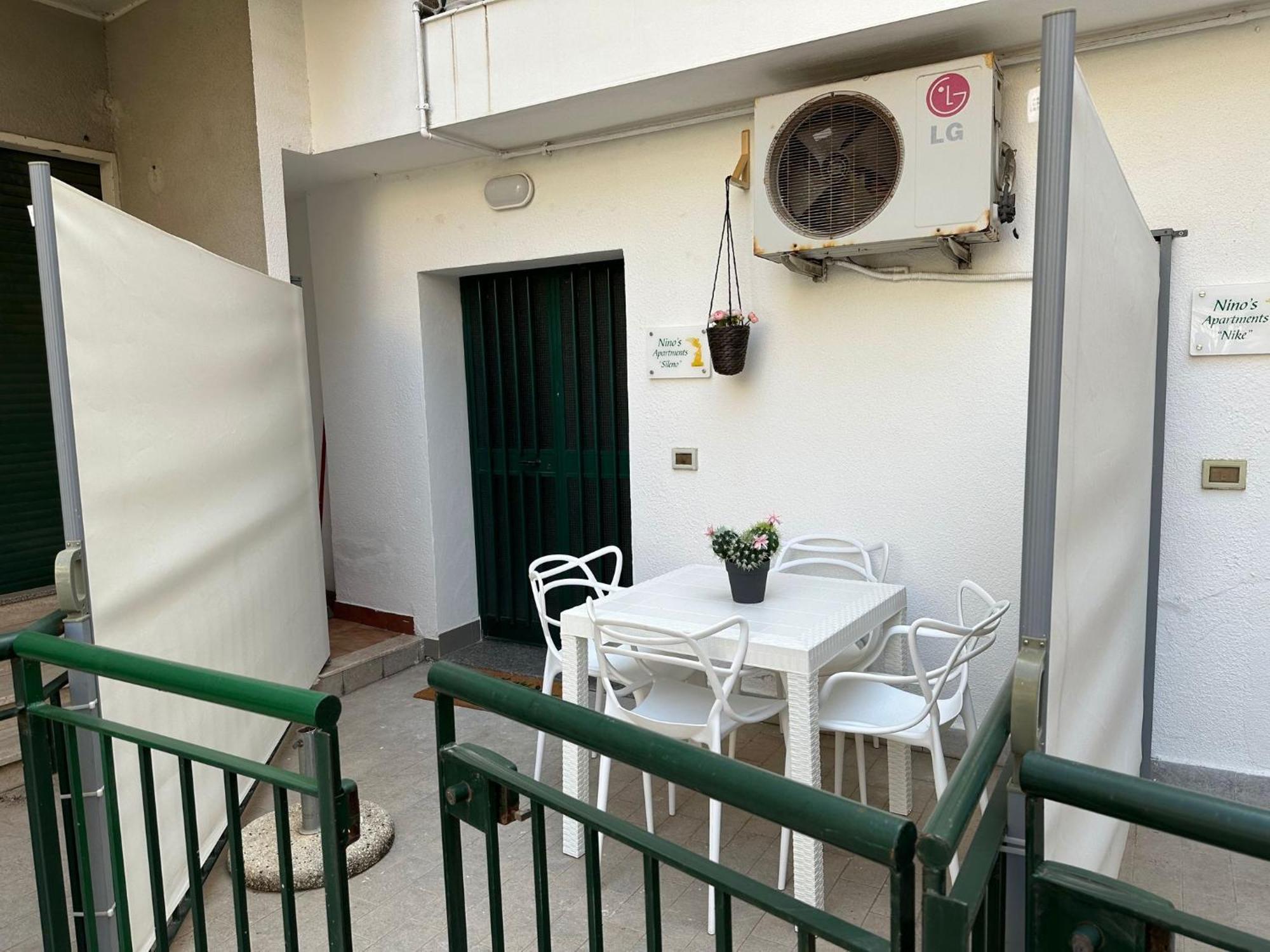 Nino'S Apartments Giardini Naxos Exteriör bild