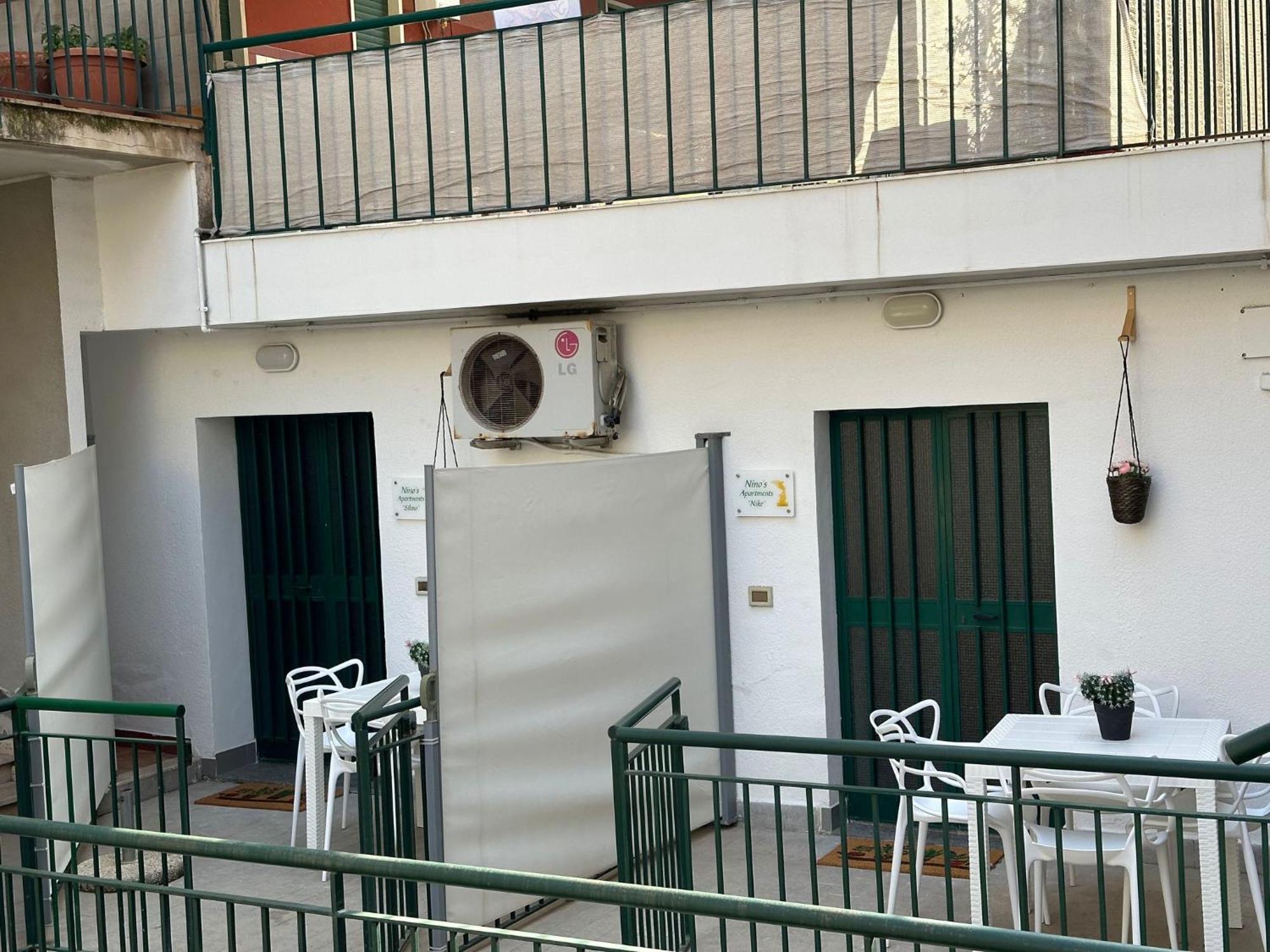 Nino'S Apartments Giardini Naxos Exteriör bild
