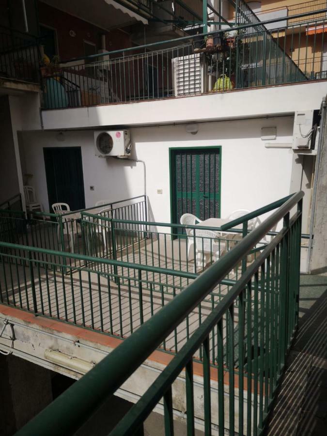 Nino'S Apartments Giardini Naxos Exteriör bild